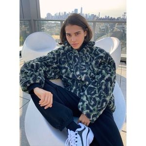 Aritzia Tna Cordova Quarter Zip Up fleece jacket khaki camo green